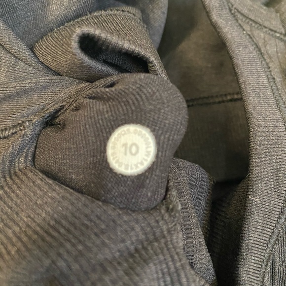 Lululemon Razorback Tank - Picture 2 of 4